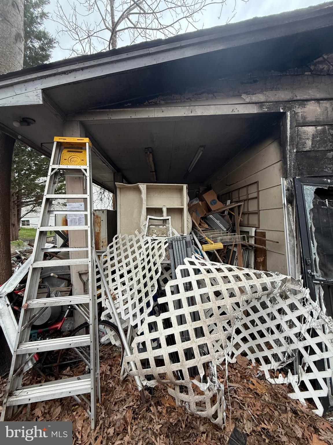 18519 Triangle Street Triangle, VA 22172 - Photo 7 of 11 Rear porch