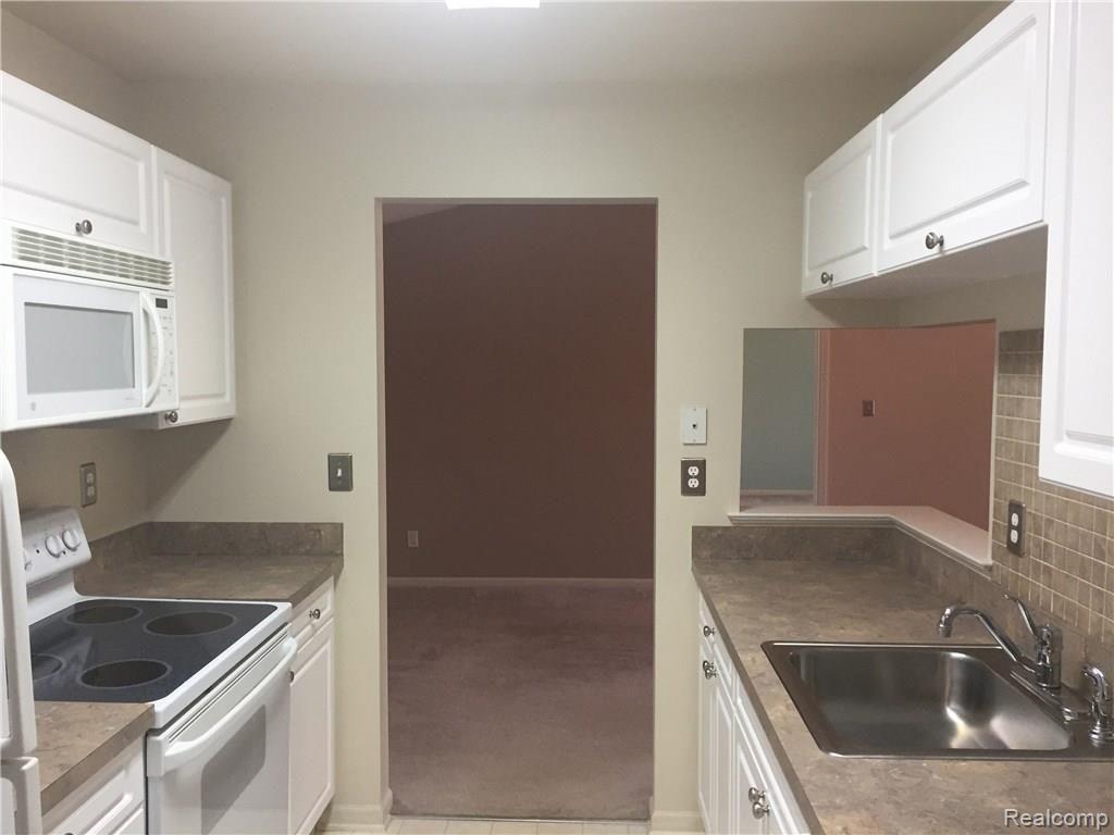 3697 Oakmonte Boulevard Rochester, MI 48306 - Photo 6 of 28
