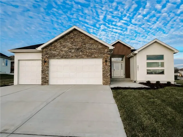 $638,000 | 2700 Northeast Wheatley Drive, Blue Springs, MO 64029