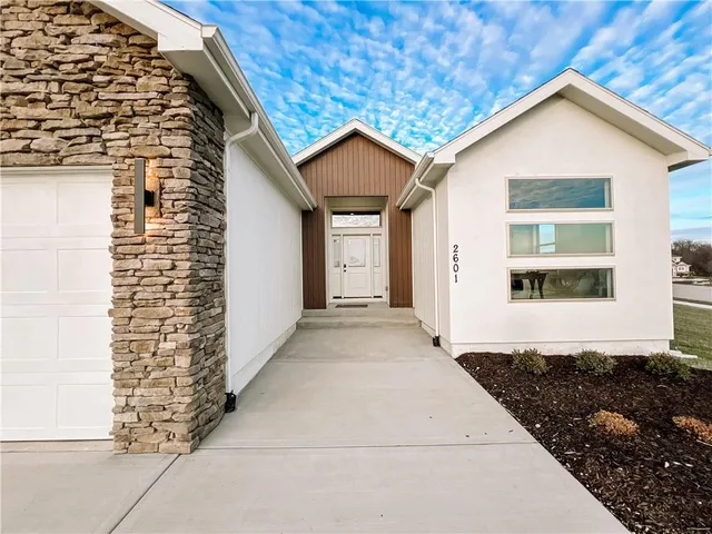 $638,000 | 2700 Northeast Wheatley Drive, Blue Springs, MO 64029