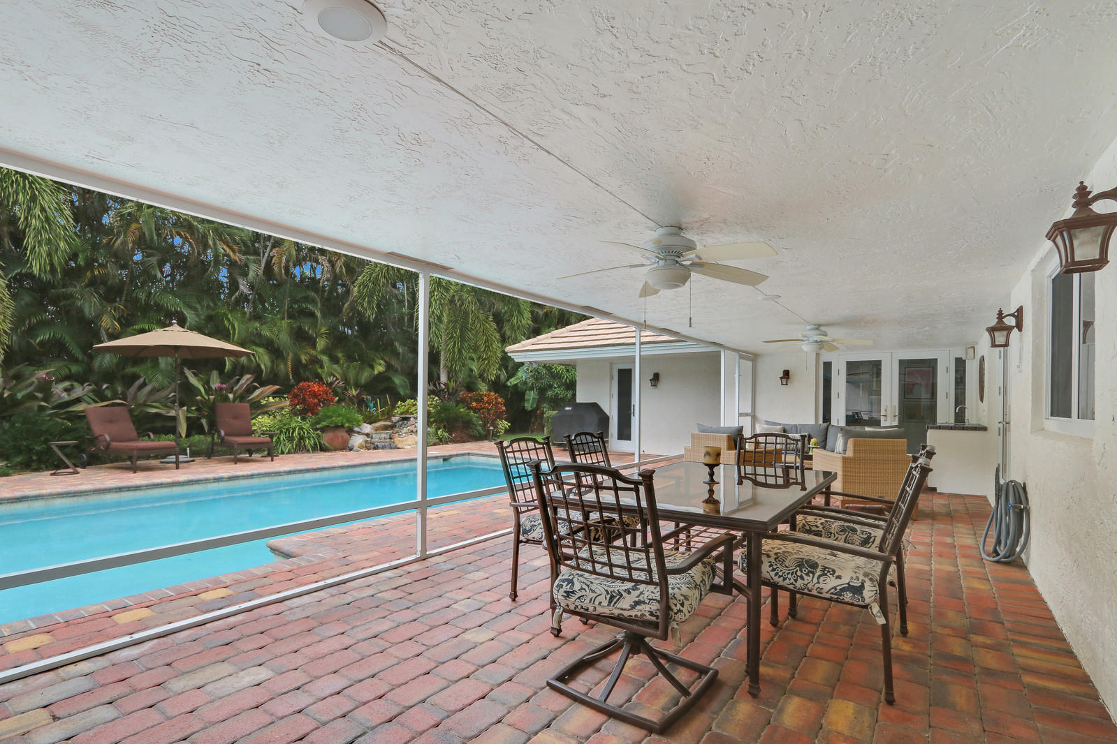 3765 Kings Way Boca Raton, FL 33434 - Photo 26 of 37 screened in patio
