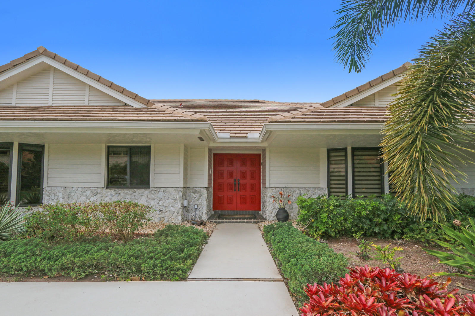 3765 Kings Way Boca Raton, FL 33434 - Photo 4 of 37 front entrance