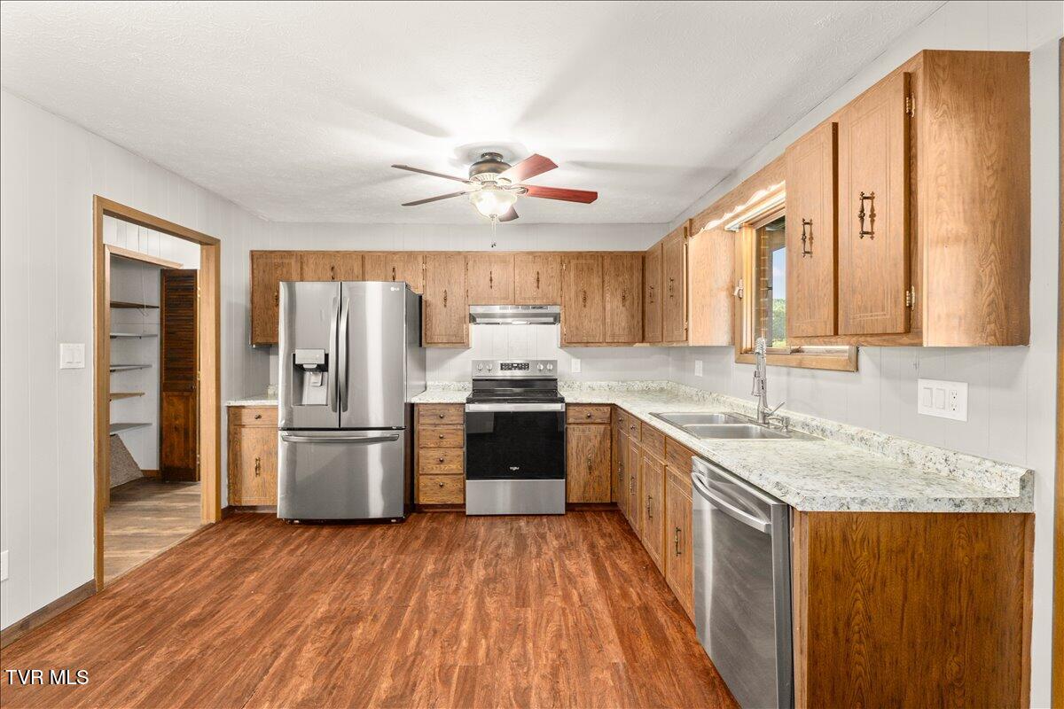 263 Fain Road Blountville, TN 37617 - Photo 19 of 51 10-128A3421