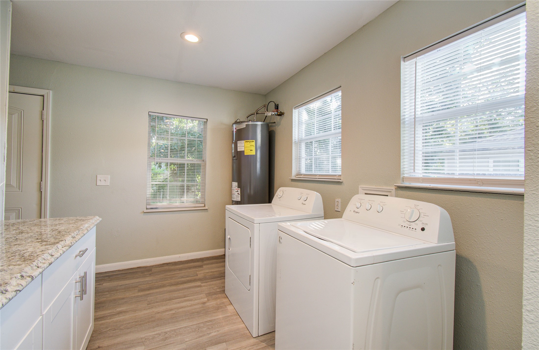 4624 Kingsbury Street Houston, TX 77021 - Photo 14 of 31 a utility room with dryer and washer