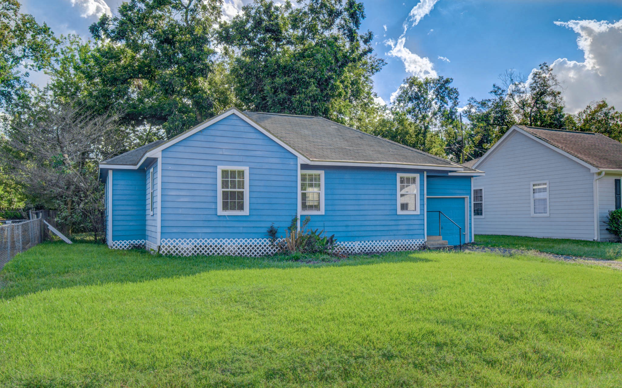 4624 Kingsbury Street Houston, TX 77021 - Photo 2 of 31 a view of a yard in front of a house with plants and large tree