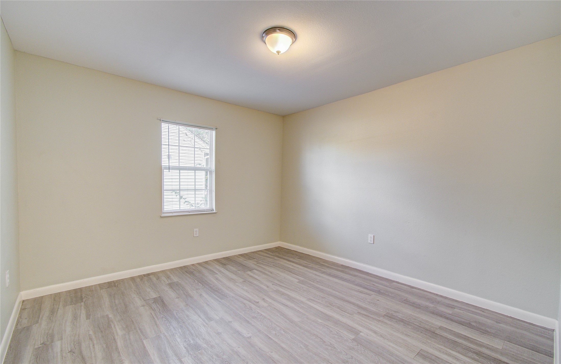 4624 Kingsbury Street Houston, TX 77021 - Photo 24 of 31 an empty room with wooden floor and windows