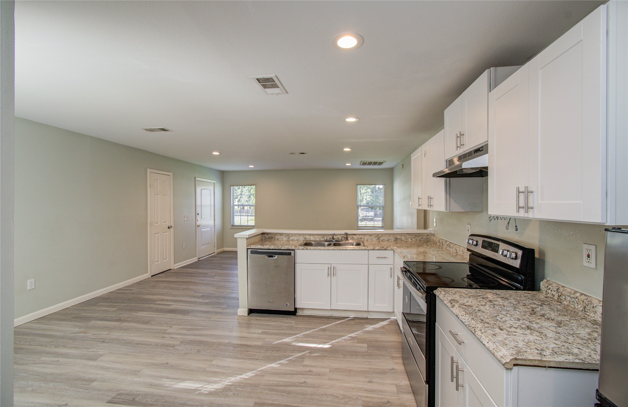 4624 Kingsbury Street Houston, TX 77021 - Photo 9 of 31 a kitchen with granite countertop a sink stove and refrigerator