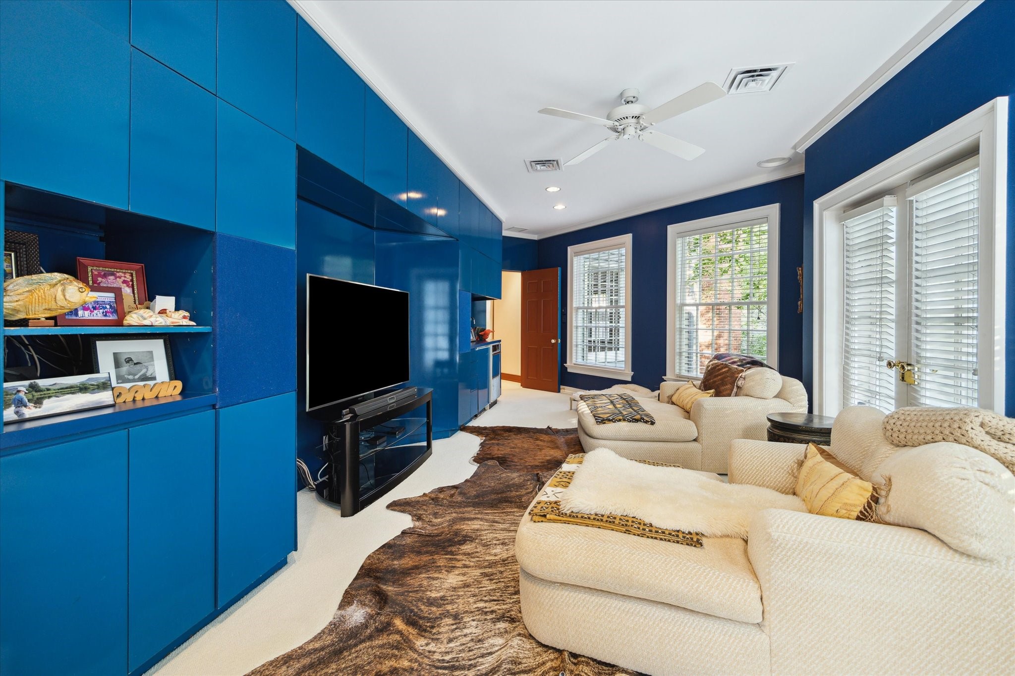 3971 Inverness Drive Houston, TX 77019 - Photo 36 of 50 a living room with furniture and a flat screen tv