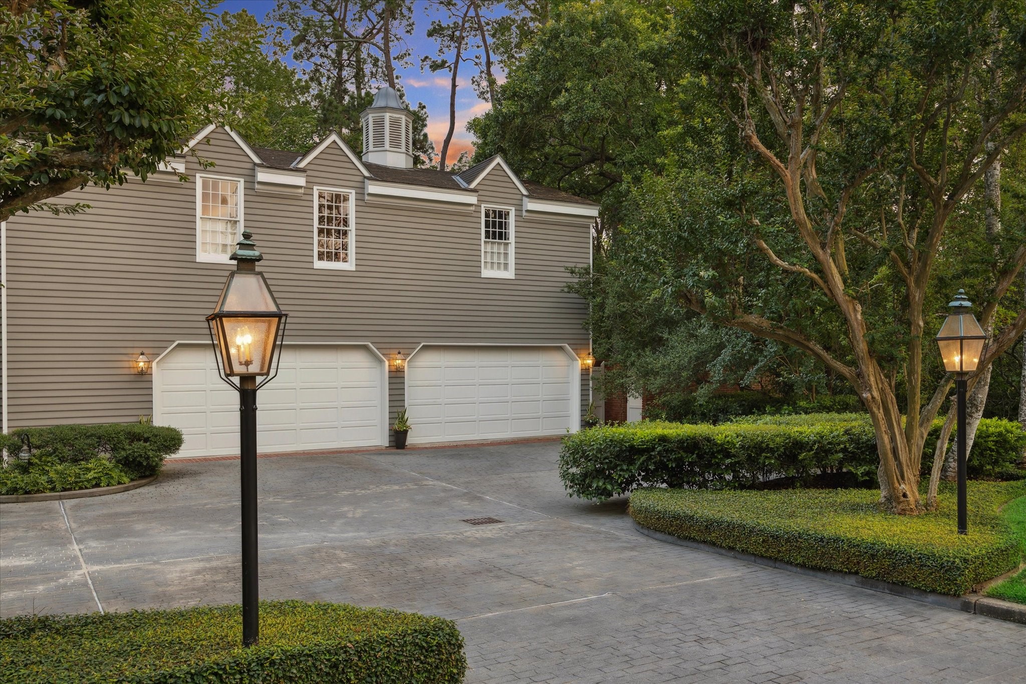 3971 Inverness Drive Houston, TX 77019 - Photo 49 of 50 a front view of a house with garden