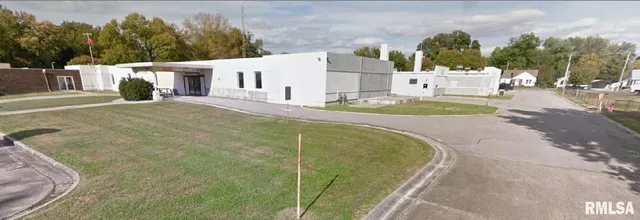 $690,000 | 400 Plum Street, Carmi, IL 62821