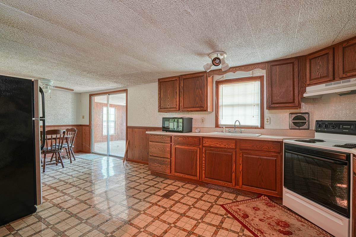 2230 Old Hills Bridge Road Enoree, SC 29335 - Photo 7 of 35