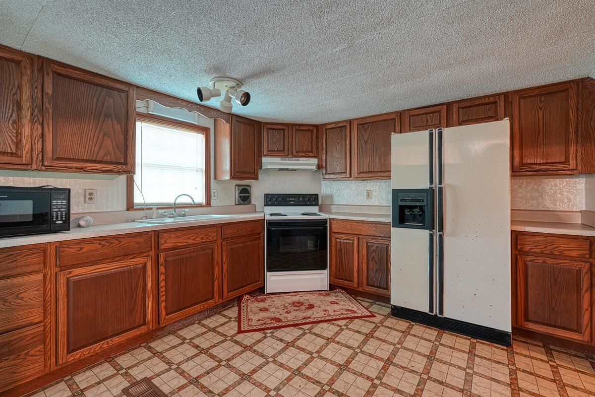 2230 Old Hills Bridge Road Enoree, SC 29335 - Photo 8 of 35