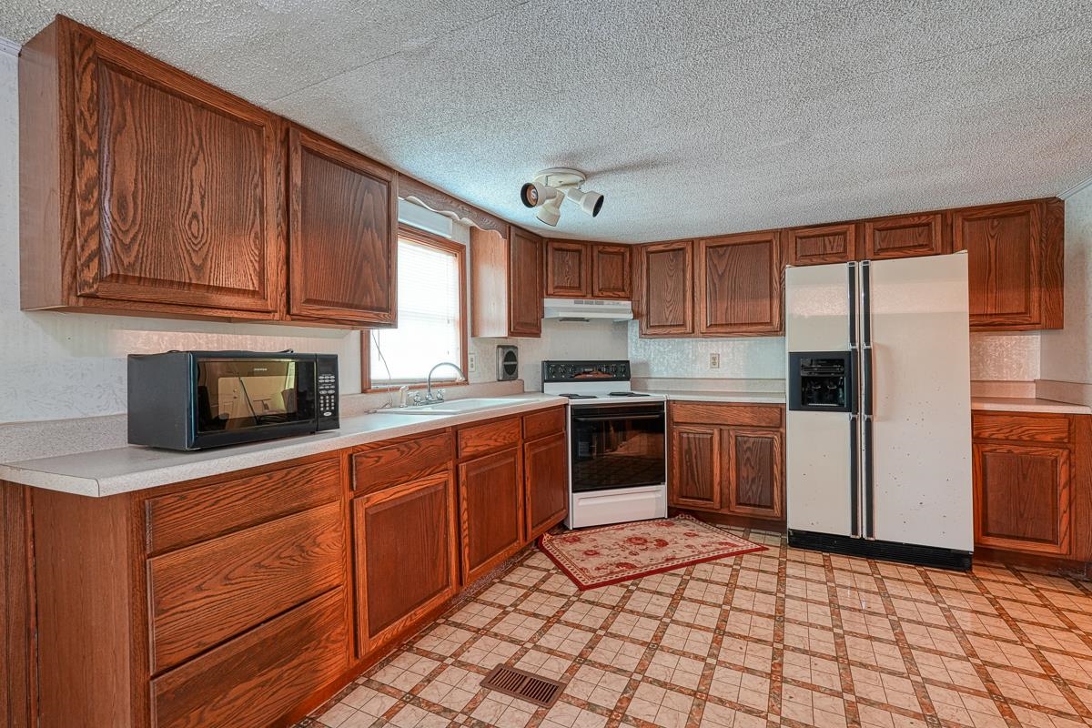 2230 Old Hills Bridge Road Enoree, SC 29335 - Photo 9 of 35