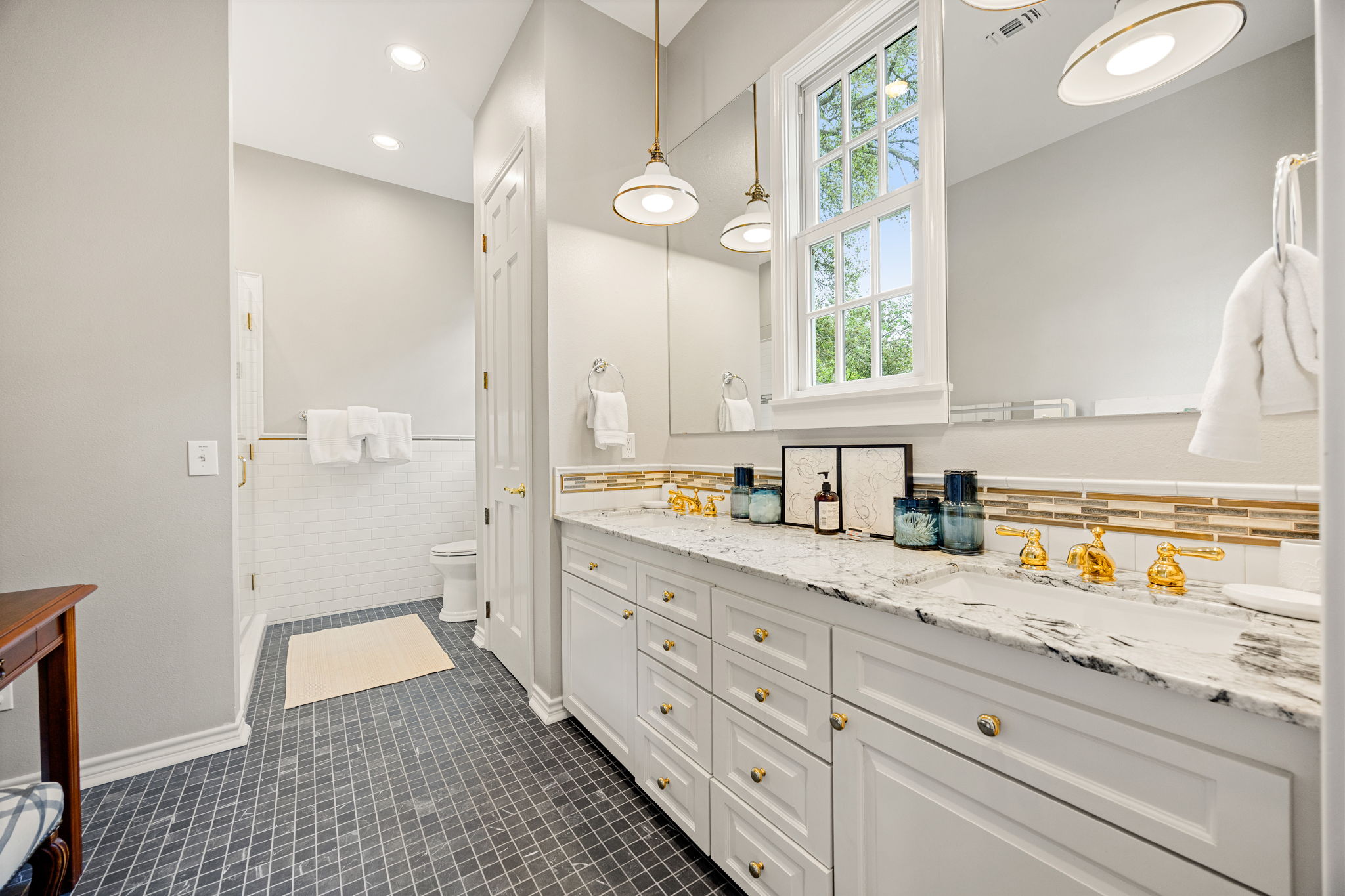 12900 Newberg Road Cat Spring, TX 78933 - Photo 19 of 39 Primary bathroom