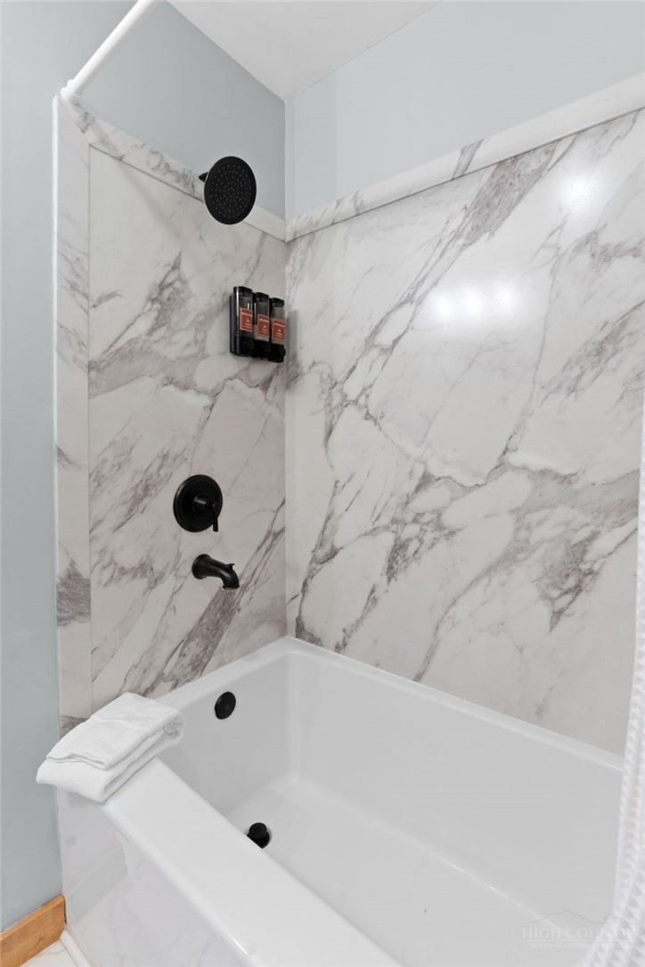 139 Golden Rod Loop Newland, NC 28657 - Photo 20 of 39 a bathroom with a tub