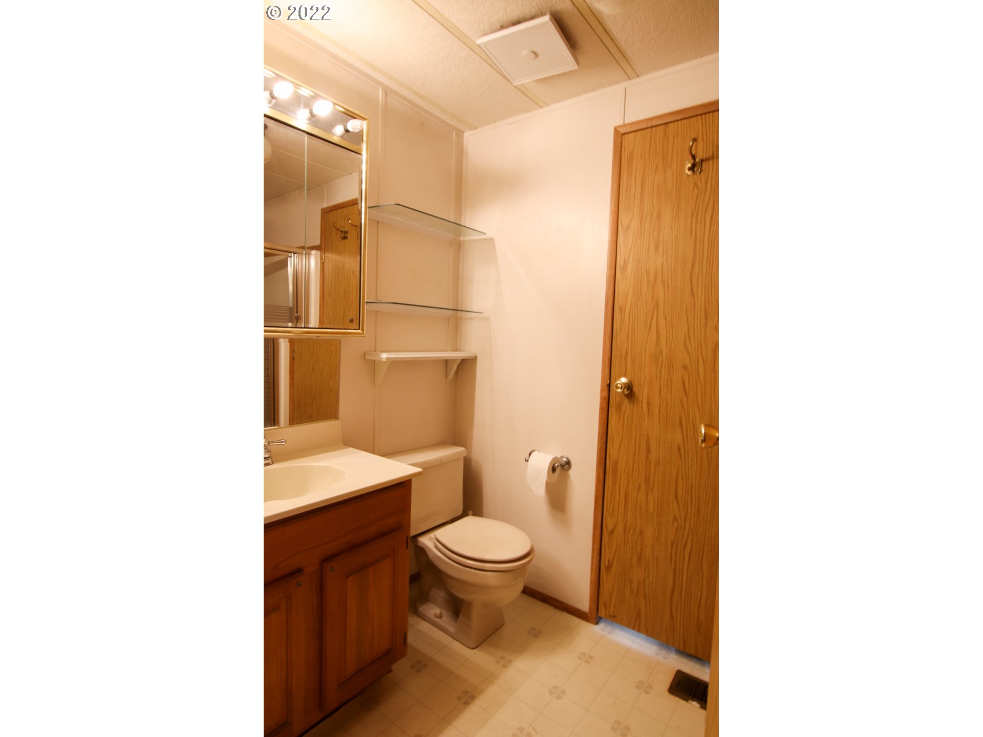 1601 Rhododendron Drive, Unit 653 Florence, OR 97439 - Photo 13 of 26 Bathroom