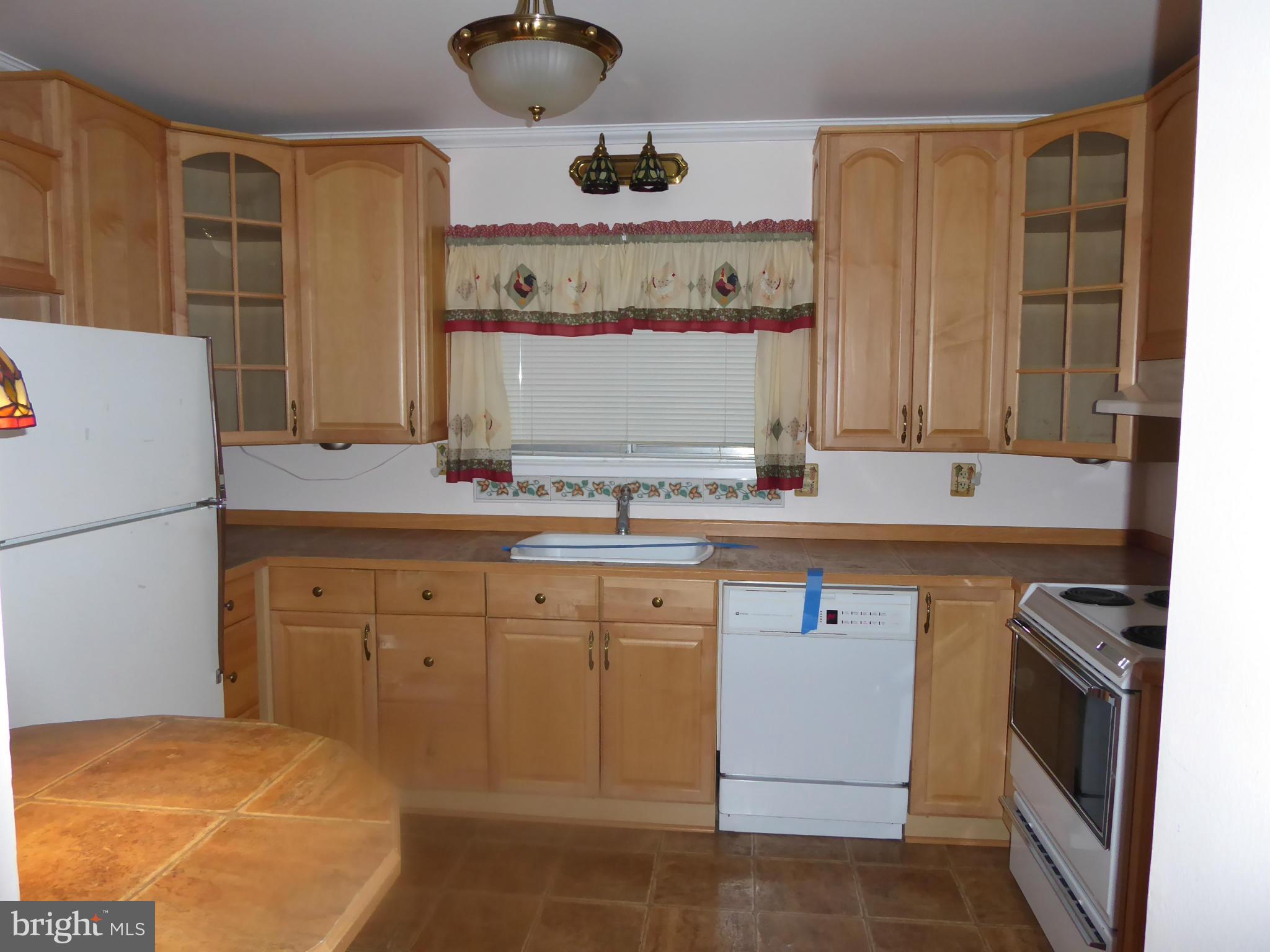 1218 Redcliffe Road Catonsville, MD 21228 - Photo 5 of 18 Main Level-Kitchen-View 1
