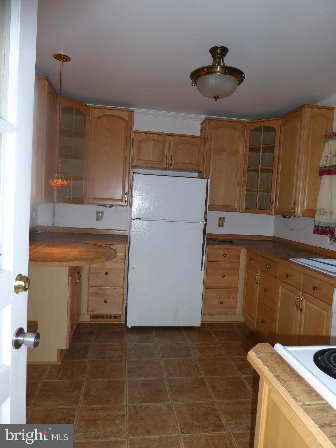 1218 Redcliffe Road Catonsville, MD 21228 - Photo 6 of 18 Main Level-Kitchen-View 2