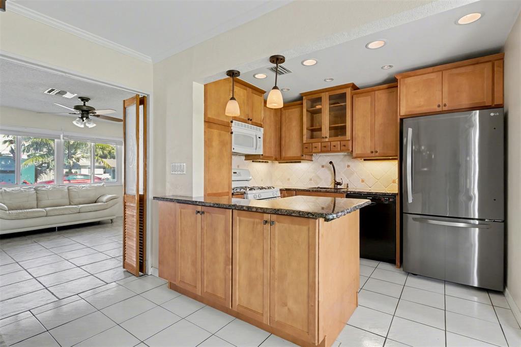 6430 Harding Street Hollywood, FL 33024 - Photo 6 of 24