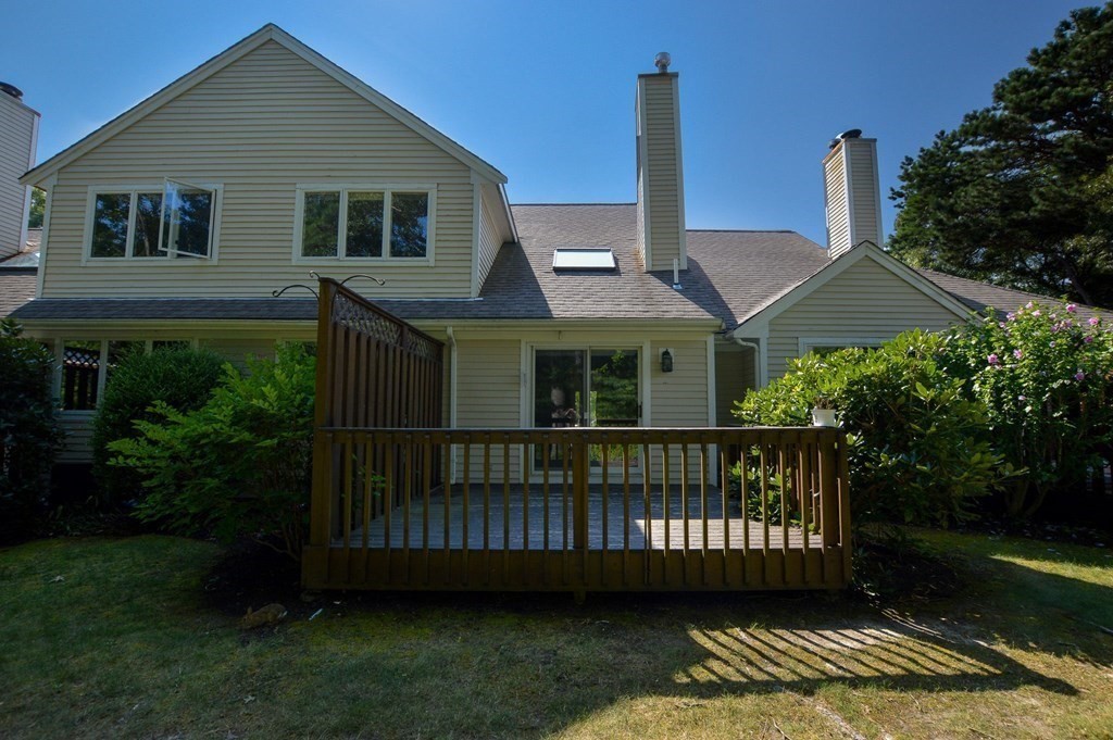 3 Kettle Lane, Unit 3 Mashpee, MA 02649 - Photo 10 of 30 a front view of a house with garden