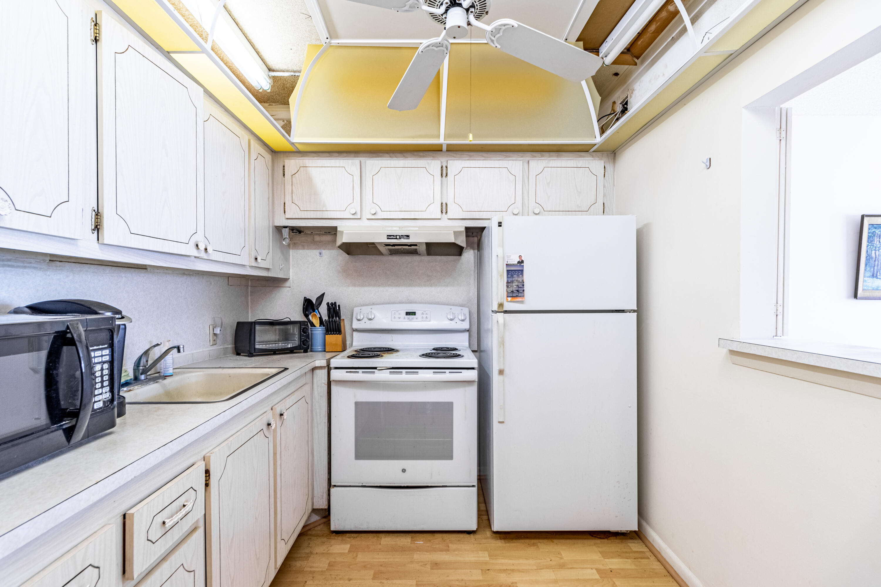 286 Brighton G Boca Raton, FL 33434 - Photo 8 of 17 Kitchen
