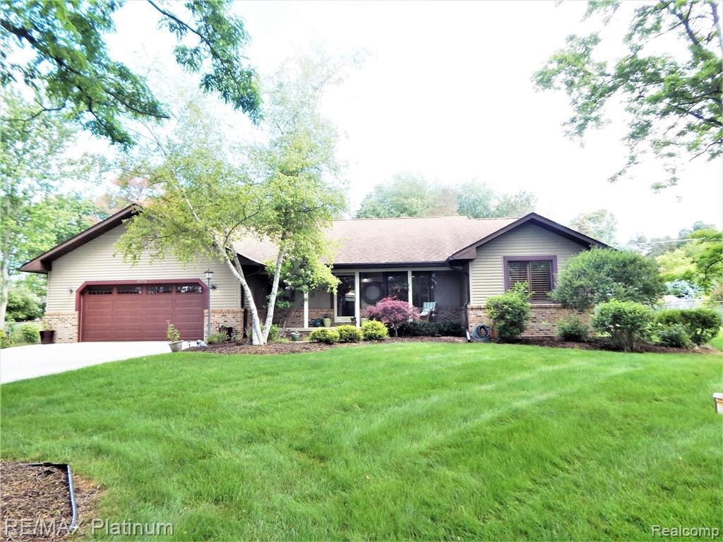 9073 Townley Road Fenton, MI 48430 - Photo 1 of 68