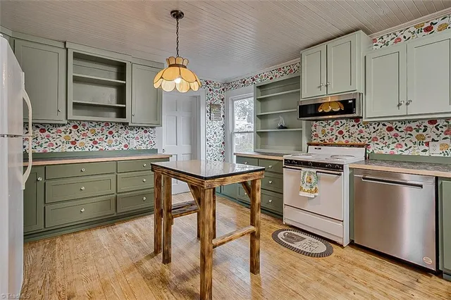 $250,000 | 131 North Middleton Street, Robbins, NC 27325