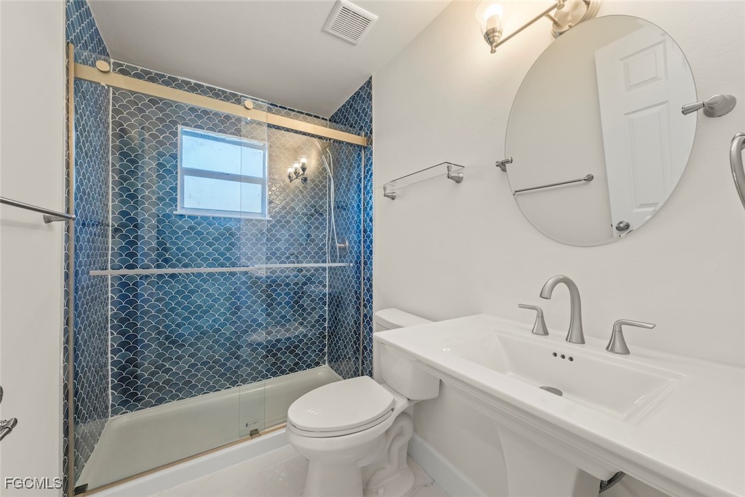 561 Periwinkle Way, Unit E4 Sanibel, FL 33957 - Photo 24 of 32