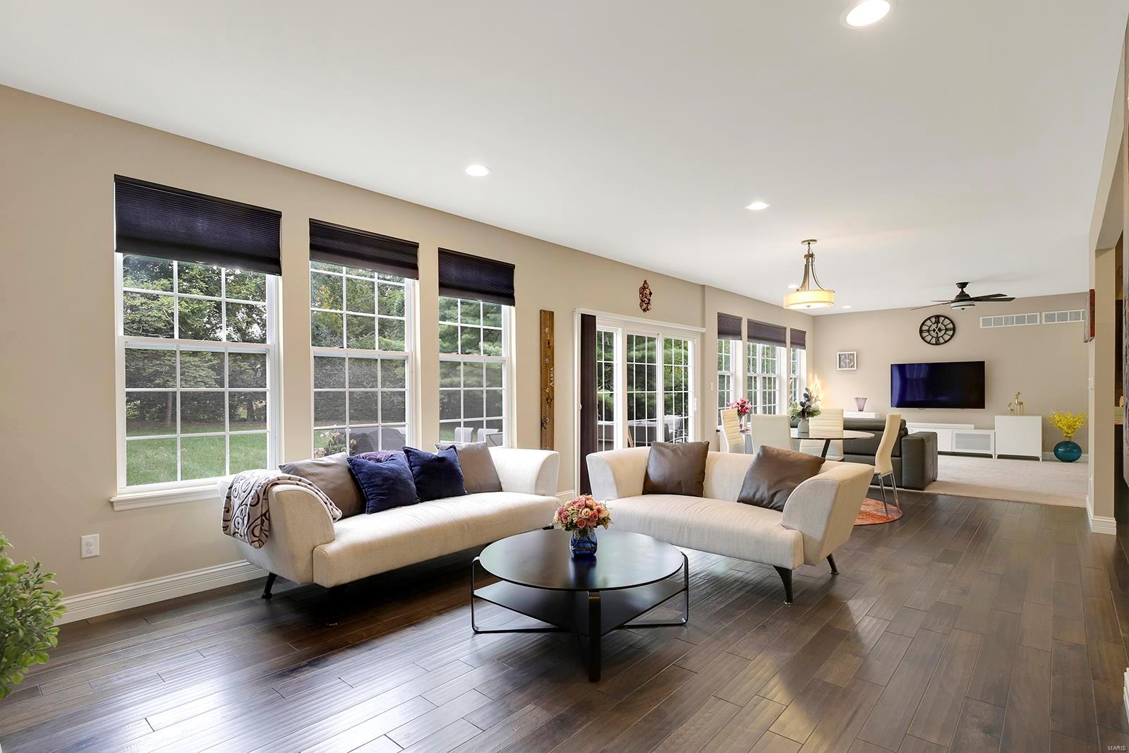 220 Barker Lane Ballwin, MO 63021 - Photo 11 of 37