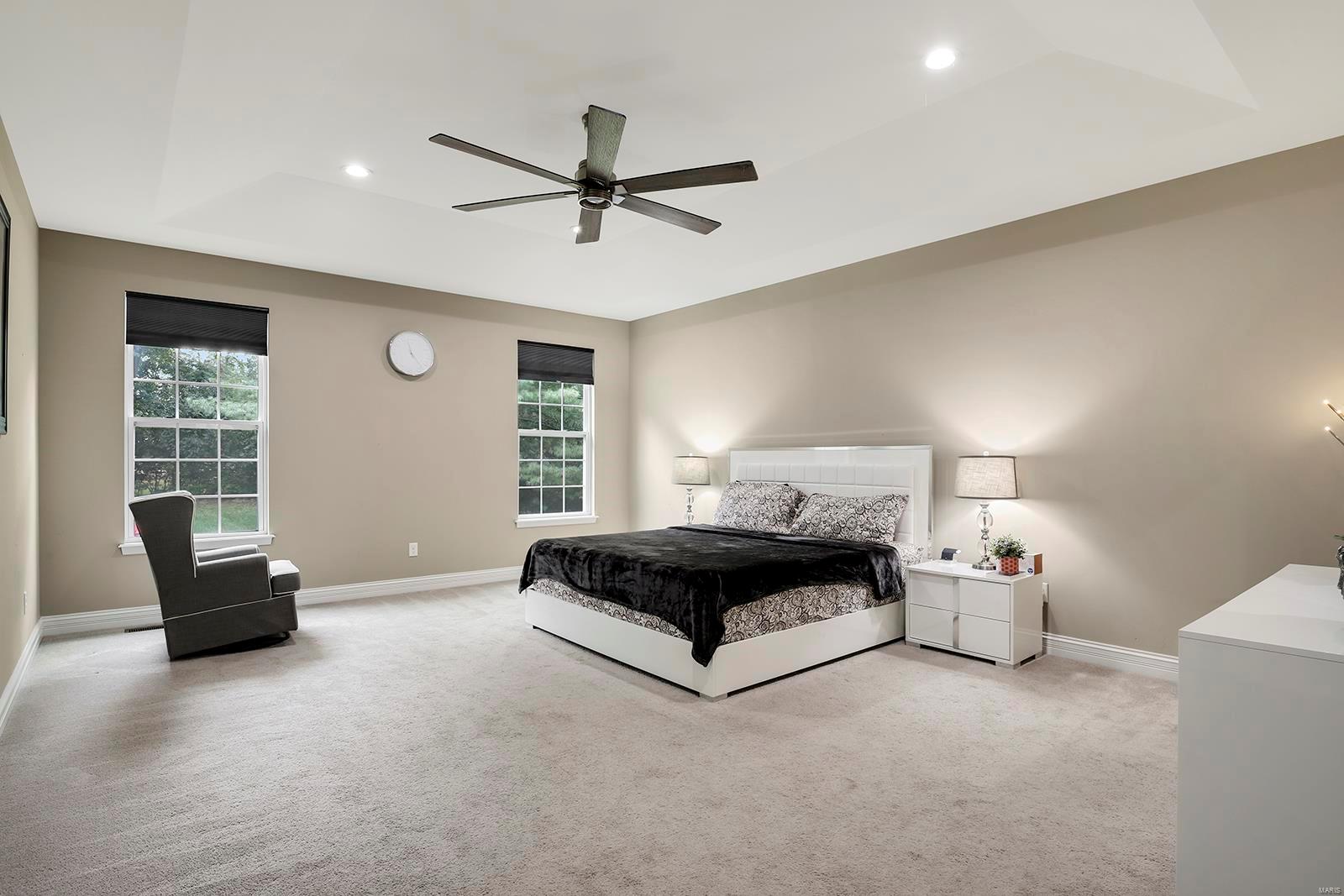 220 Barker Lane Ballwin, MO 63021 - Photo 14 of 37