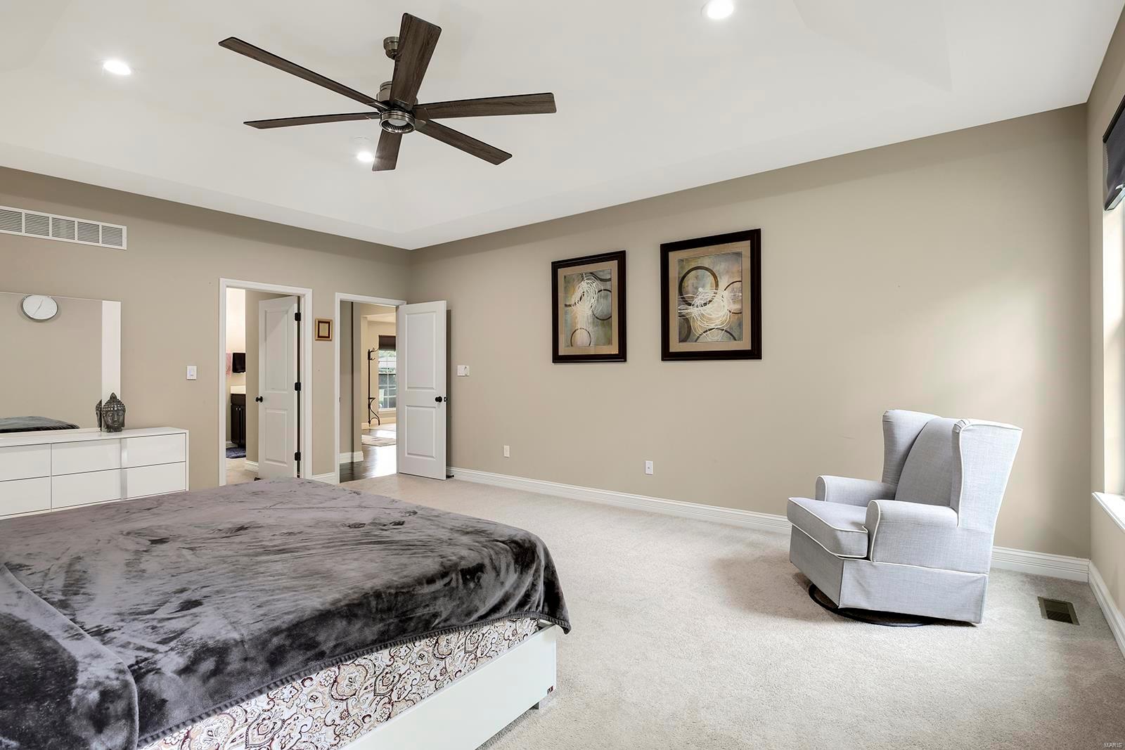 220 Barker Lane Ballwin, MO 63021 - Photo 15 of 37