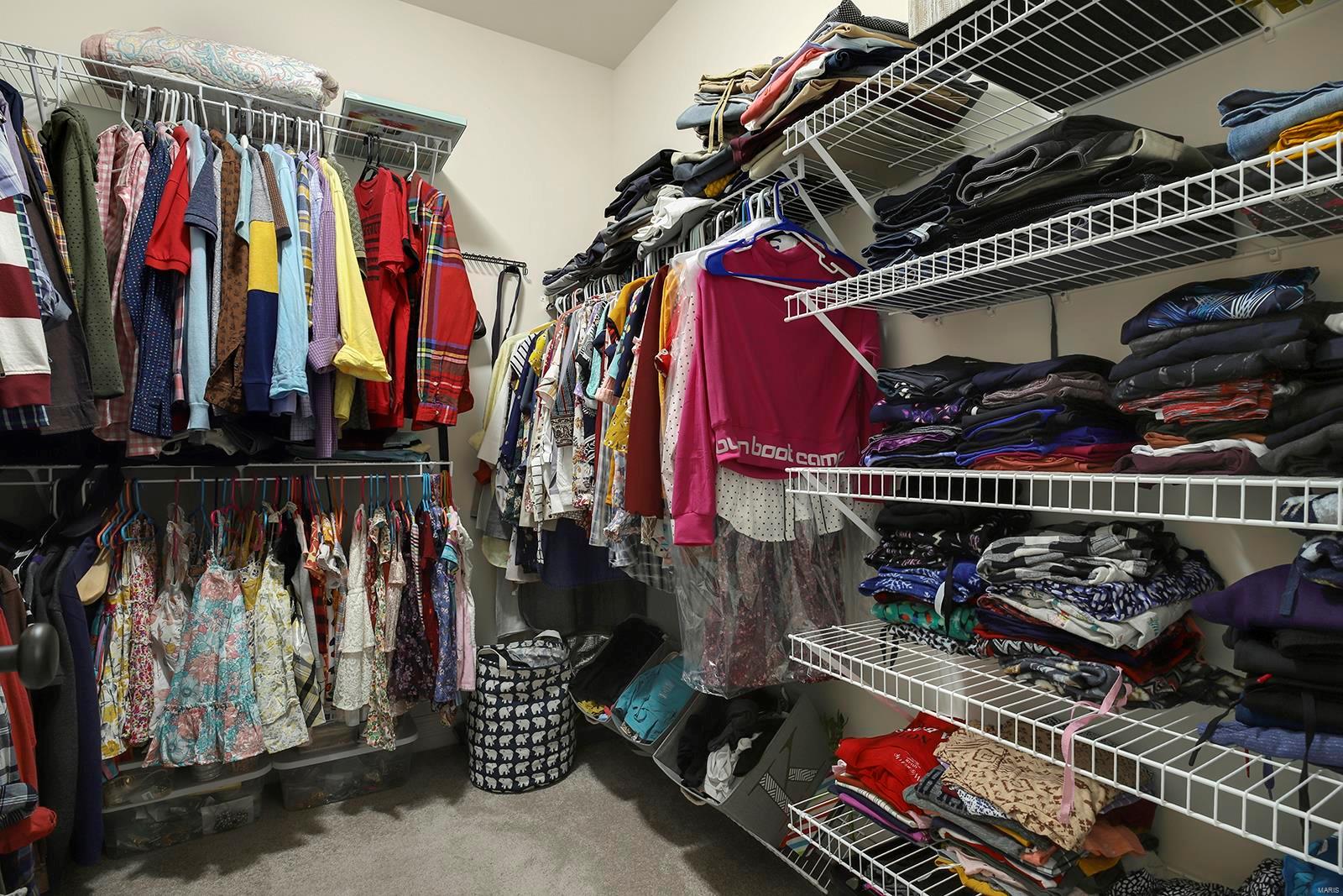 220 Barker Lane Ballwin, MO 63021 - Photo 16 of 37