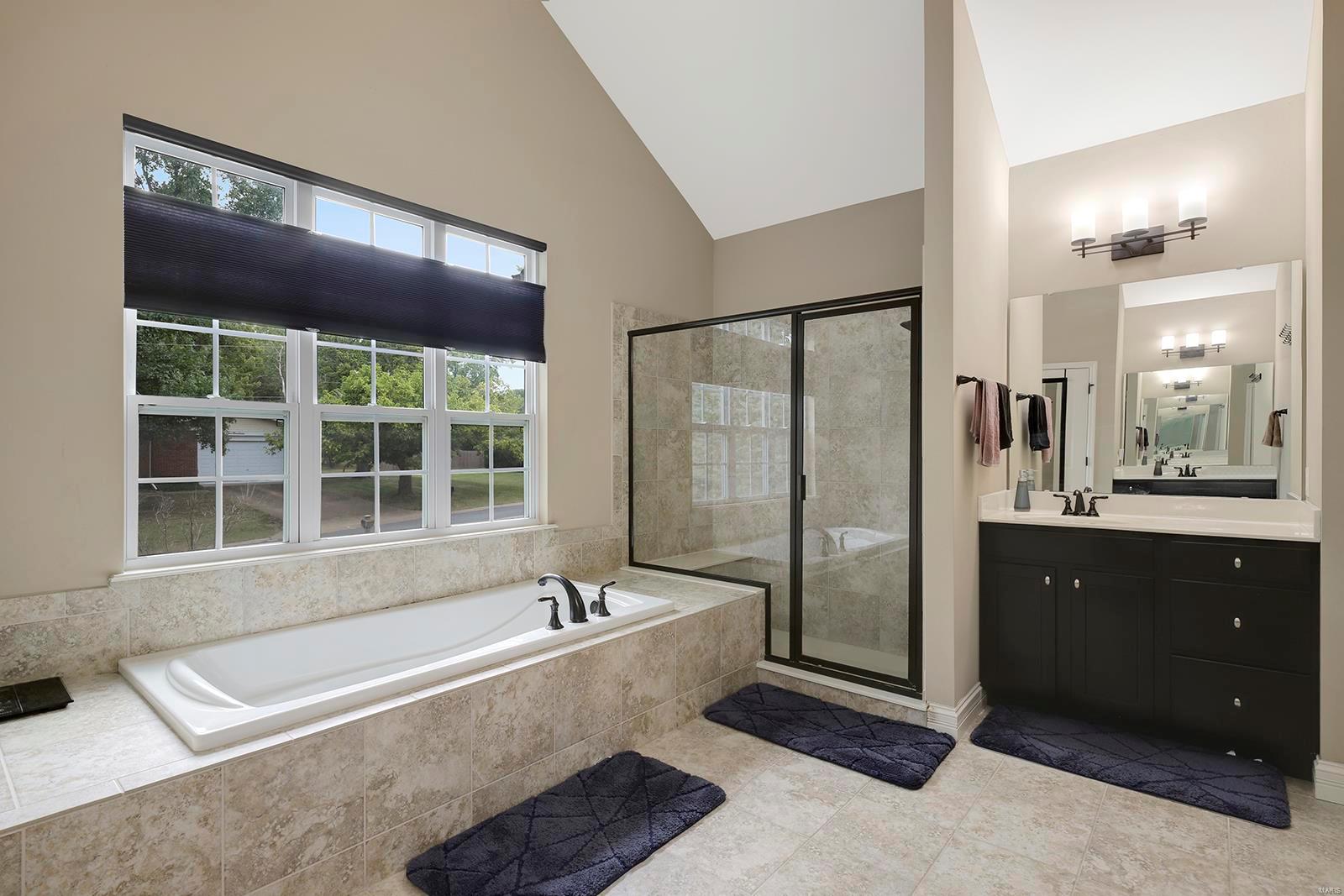 220 Barker Lane Ballwin, MO 63021 - Photo 17 of 37