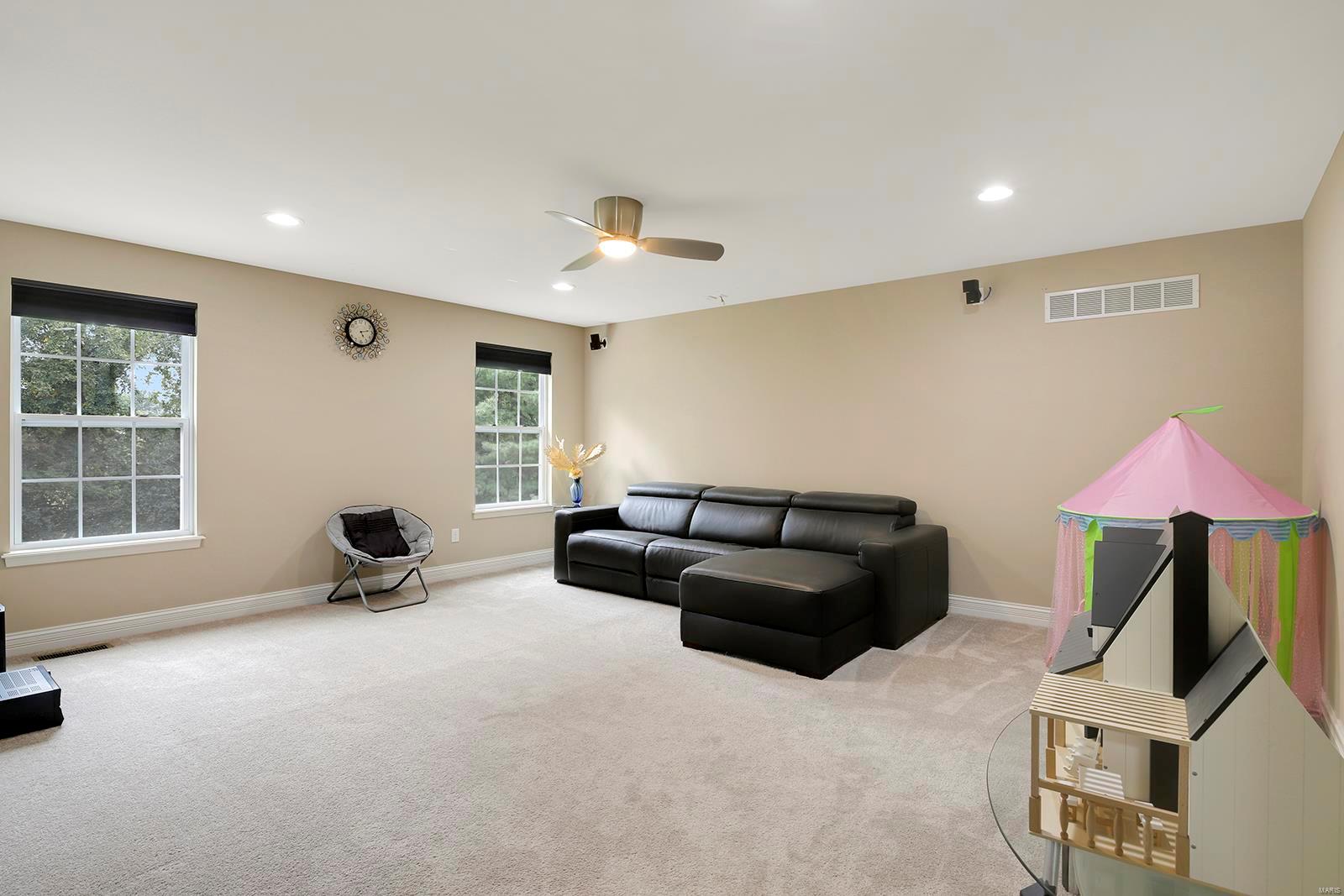 220 Barker Lane Ballwin, MO 63021 - Photo 21 of 37