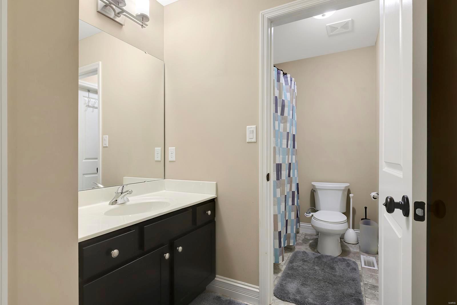 220 Barker Lane Ballwin, MO 63021 - Photo 24 of 37