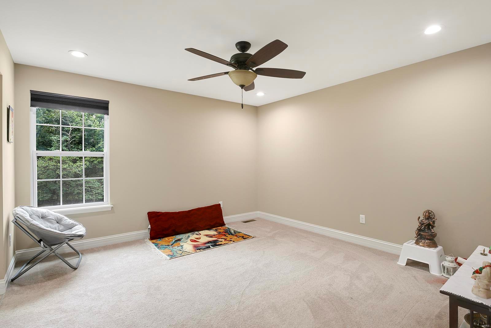 220 Barker Lane Ballwin, MO 63021 - Photo 25 of 37