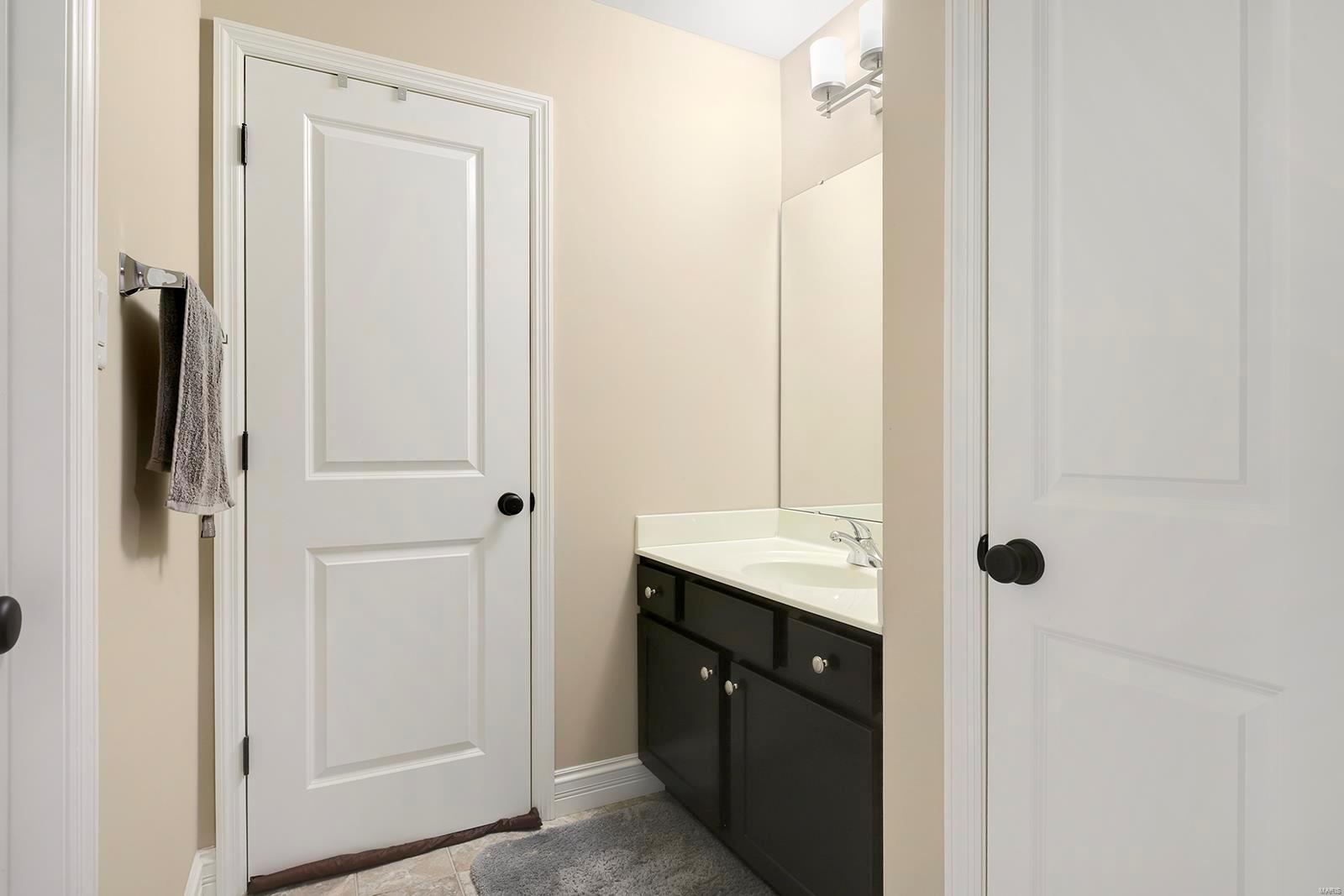 220 Barker Lane Ballwin, MO 63021 - Photo 26 of 37