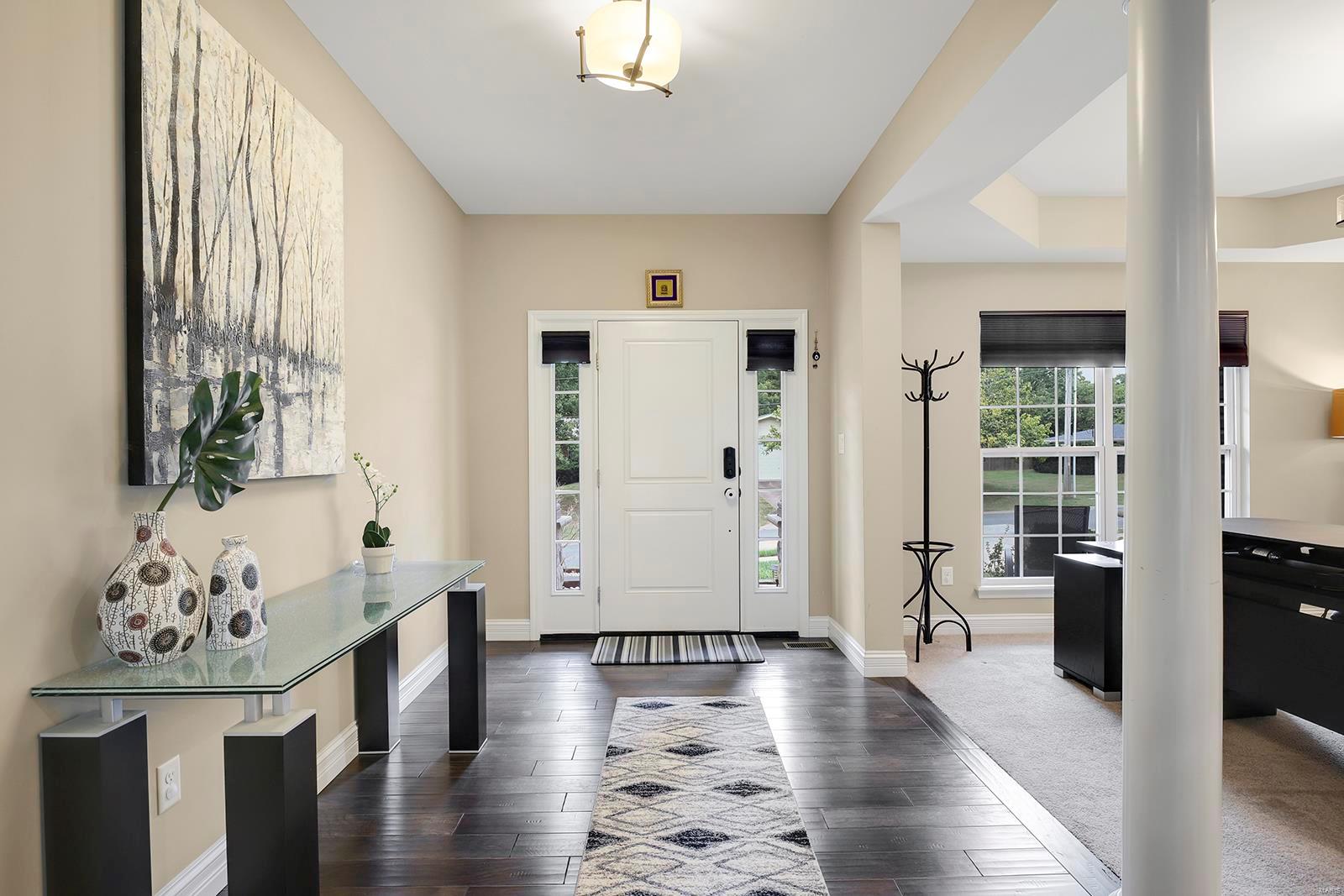 220 Barker Lane Ballwin, MO 63021 - Photo 3 of 37