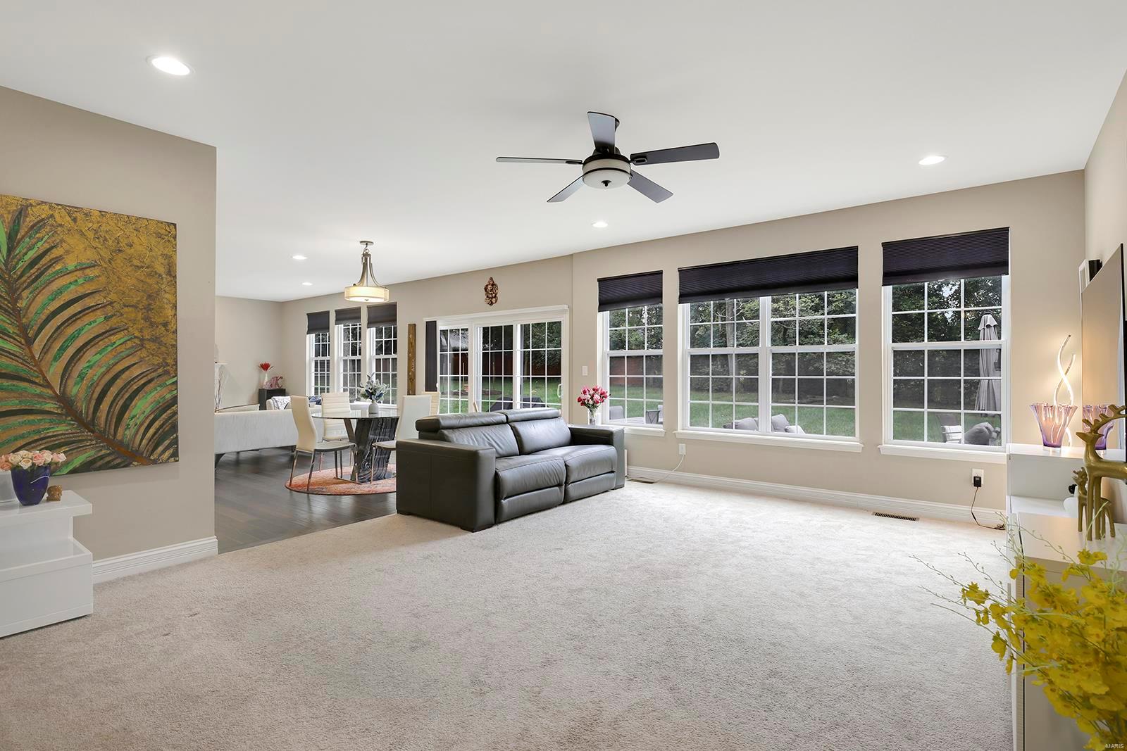 220 Barker Lane Ballwin, MO 63021 - Photo 5 of 37