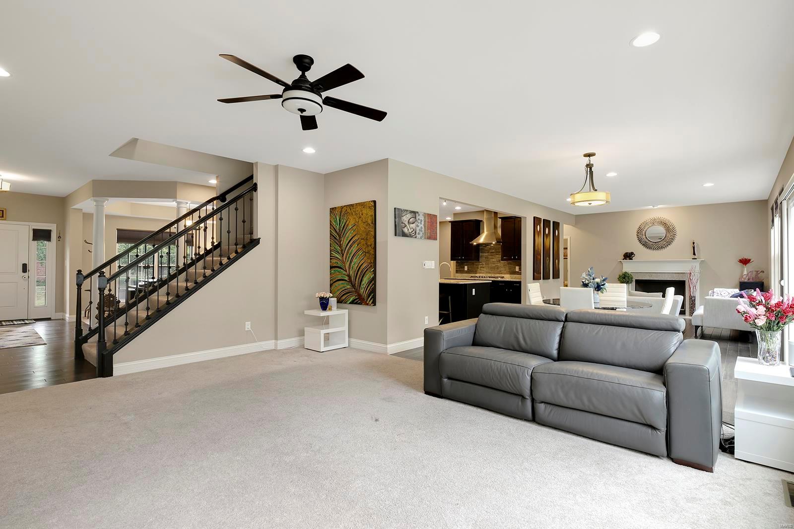 220 Barker Lane Ballwin, MO 63021 - Photo 6 of 37