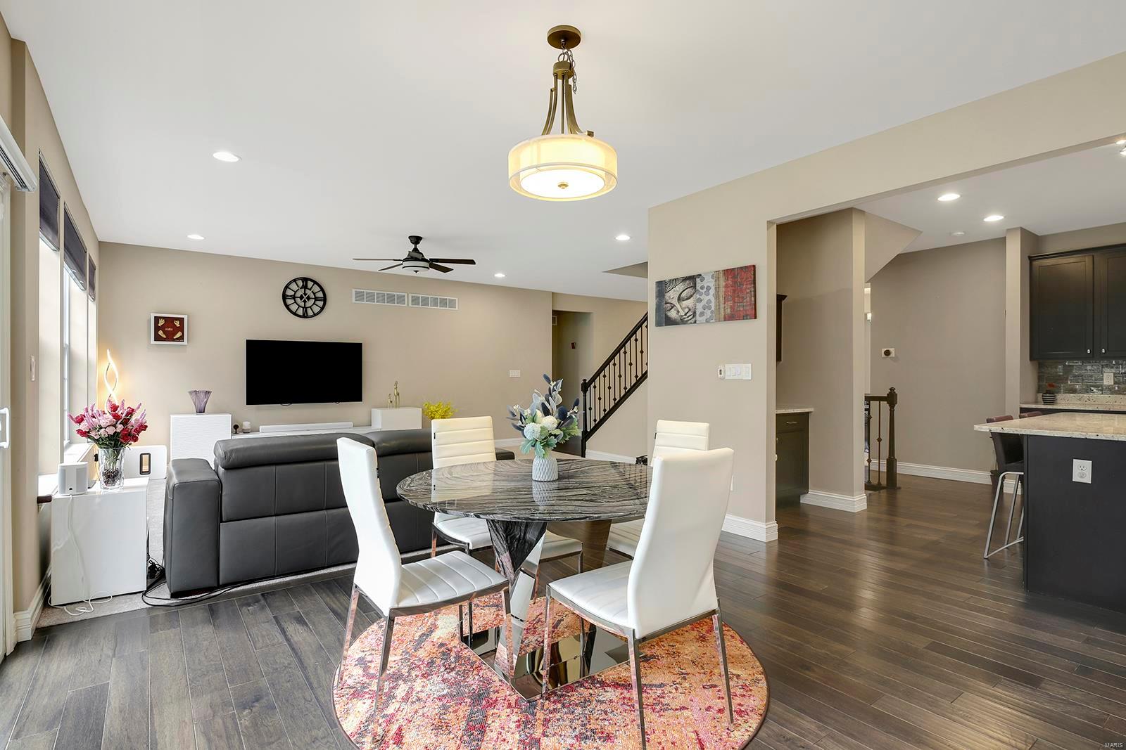 220 Barker Lane Ballwin, MO 63021 - Photo 7 of 37