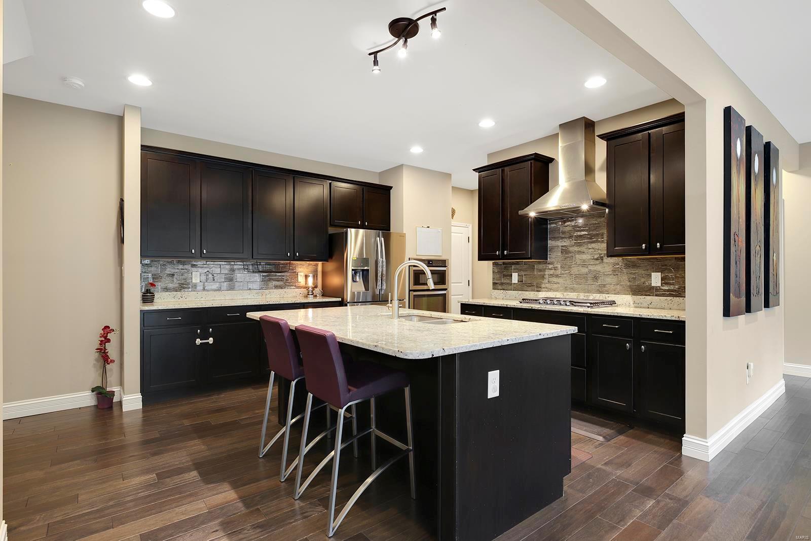 220 Barker Lane Ballwin, MO 63021 - Photo 8 of 37