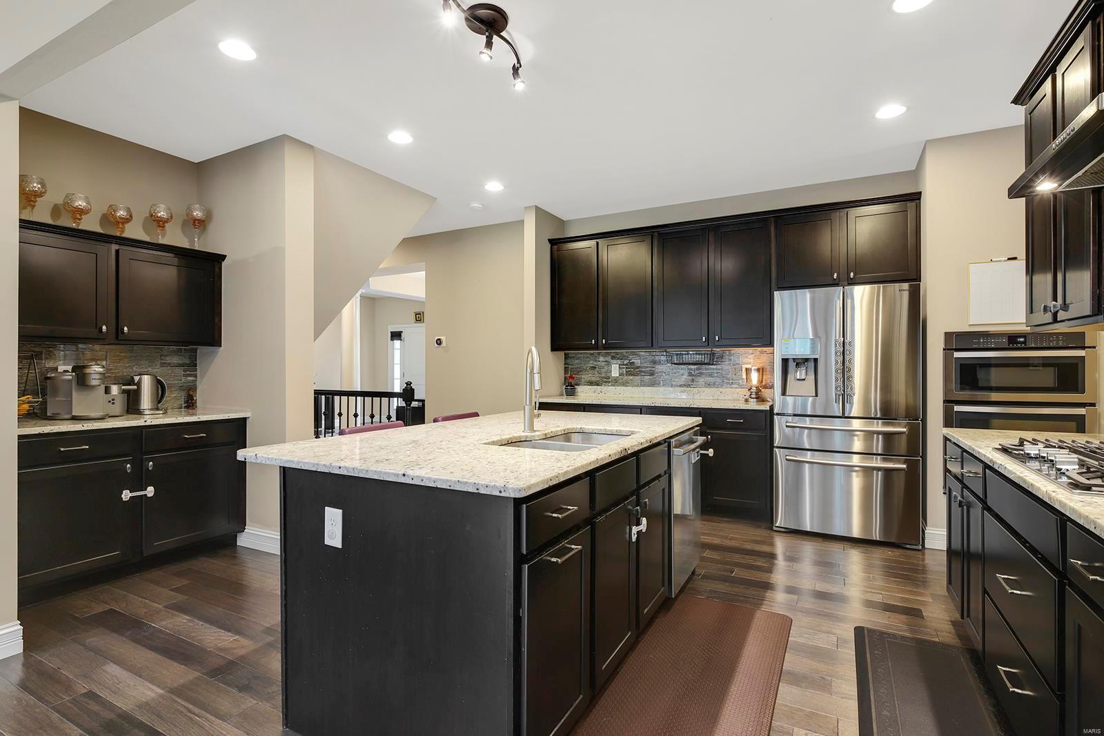 220 Barker Lane Ballwin, MO 63021 - Photo 9 of 37