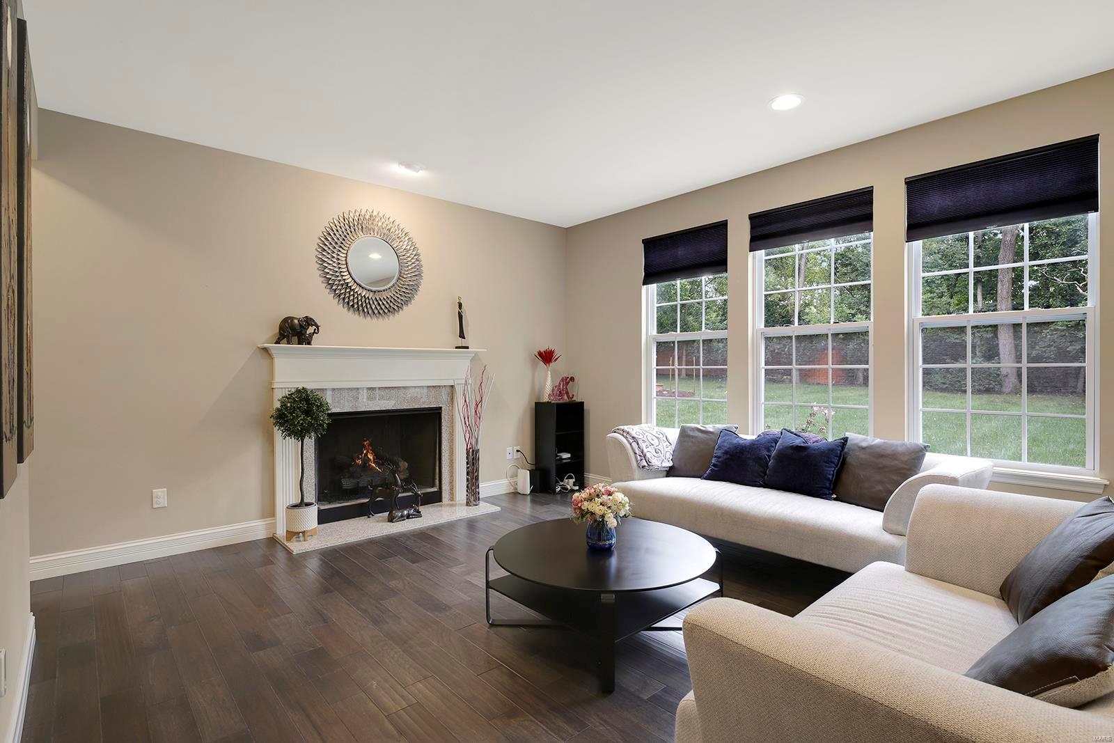 220 Barker Lane Ballwin, MO 63021 - Photo 10 of 37