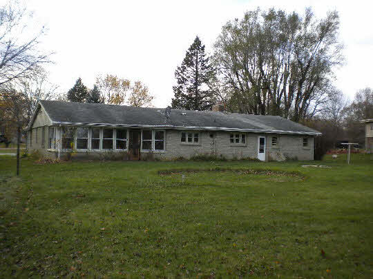 2388 McFarland Road Rockford, IL 61108 - Photo 3 of 6 a view of a house with a big yard