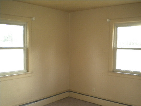 2388 McFarland Road Rockford, IL 61108 - Photo 4 of 6 a small space with a window