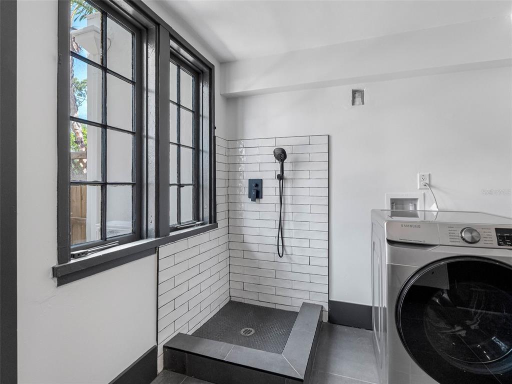 1570 48th Avenue North St. Petersburg, FL 33703 - Photo 50 of 75 a view of livingroom with washer and dryer