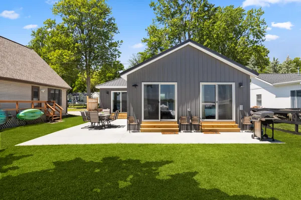 $699,900 | 2751 Russell Drive, Wayland, MI 49348