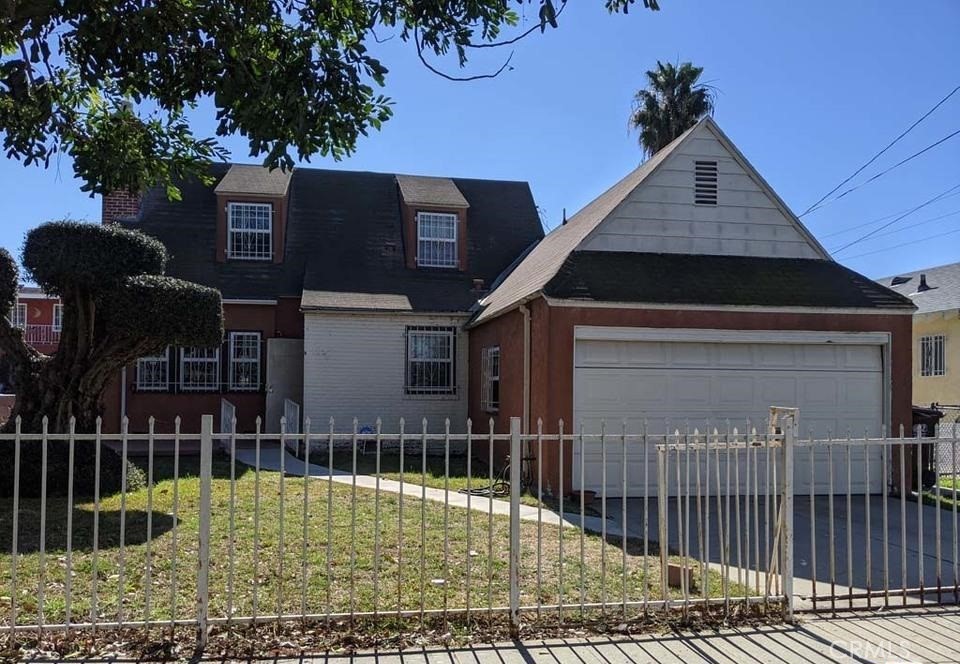 332 West Laurel Street Compton, CA 90220 - Photo 2 of 3