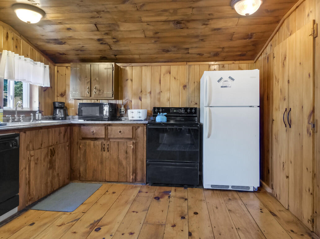 5 Lyons Lane, Unit SS Rangeley, ME 04970 - Photo 20 of 50 Kitchen